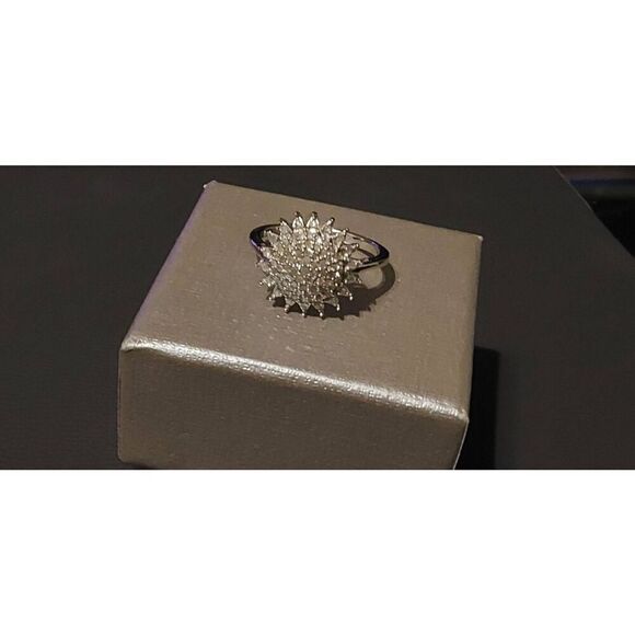 NEW~Gorgeous 1/2 Carat Genuine Diamond Sunburst Cocktail Ring Sz 8 - Picture 1 of 9